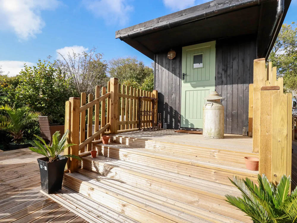 Cornwall Glamping Pods & Shepherd's Huts With Hot Tubs
